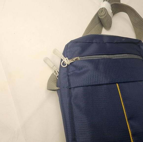 The North Face Navy Crossbody Bag - Picture 6 of 8